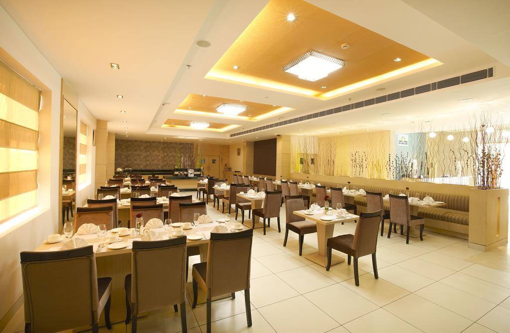 尼玛纳戴斯酒店 餐厅 照片